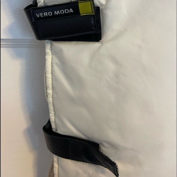 Cool retro sweater vest in EUC - Picture 3 of 6